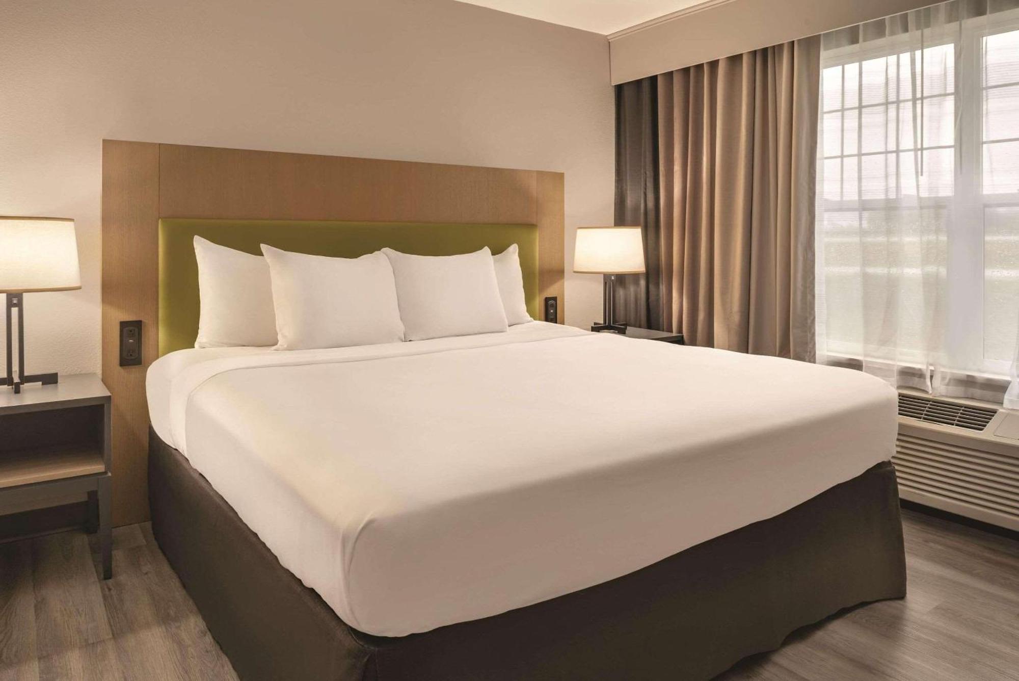 Country Inn & Suites By Radisson, Cedar Falls, Ia Ngoại thất bức ảnh